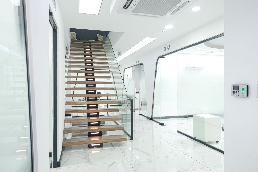 Comfortable patient waiting lounge at Luxury Dental in Antalya, Turkey