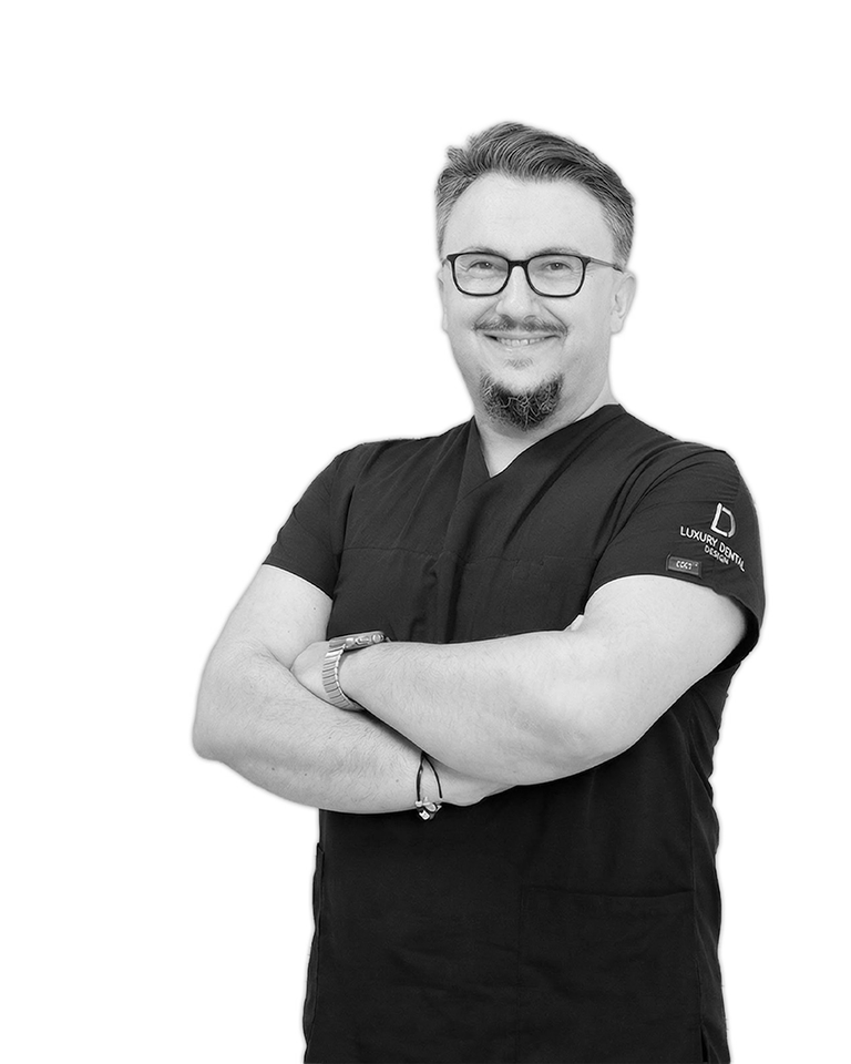 Dt. Abdullah Fida, cosmetic dentist specialising in implantology at Luxury Dental